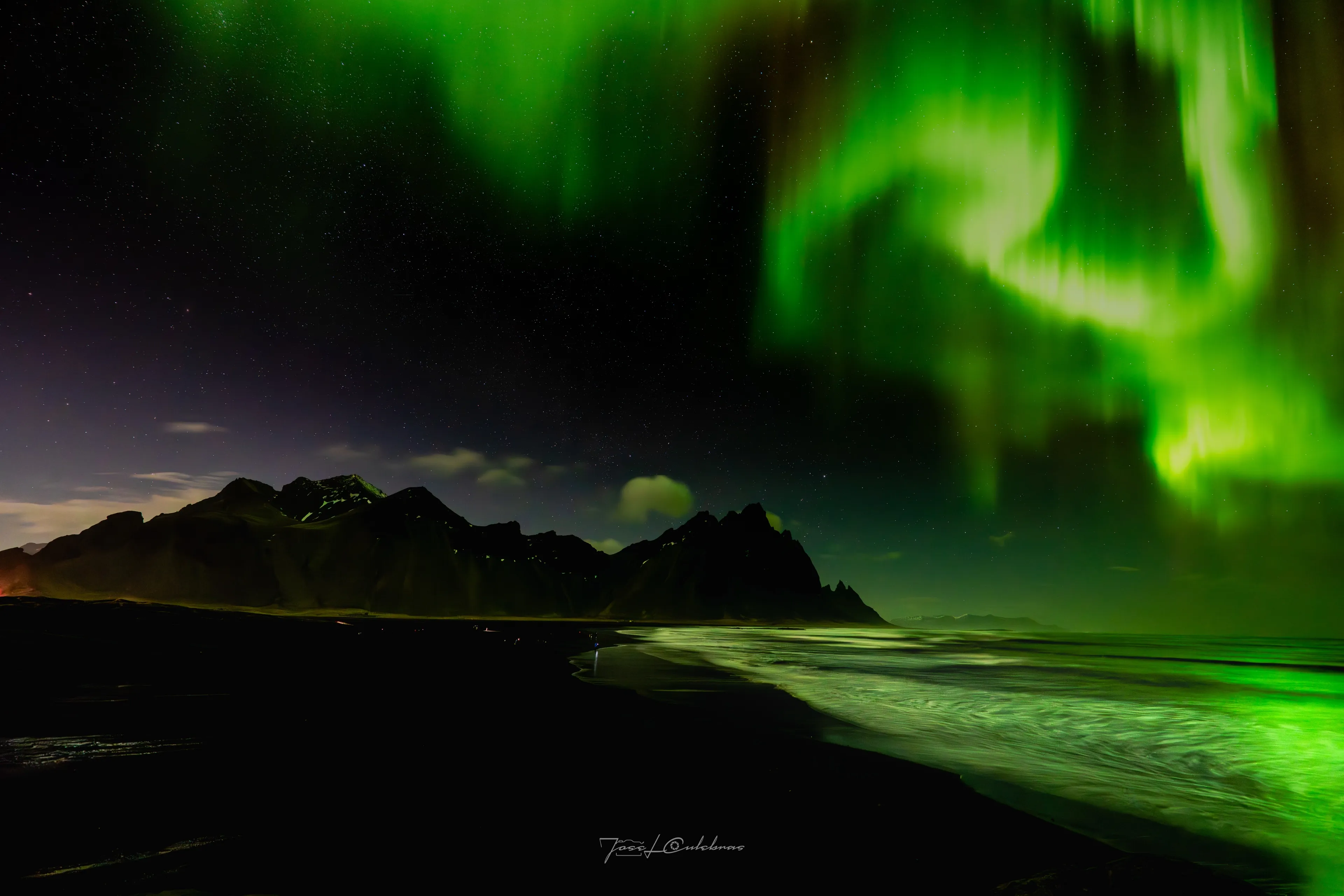 Marea Verde en Vestrahorn — Auroras Boreales
