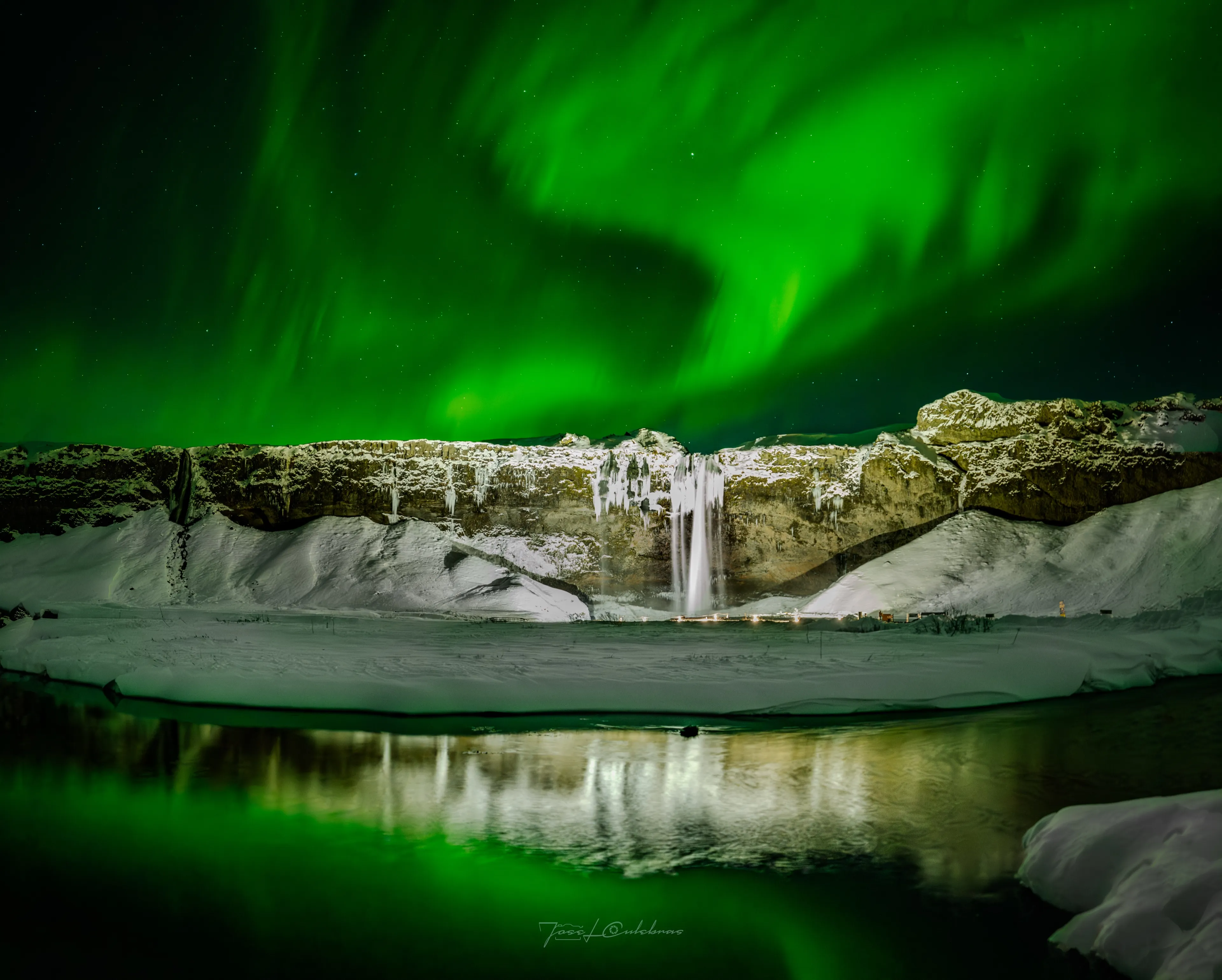 Seljalandsfoss en la Noche Boreal — Auroras Boreales