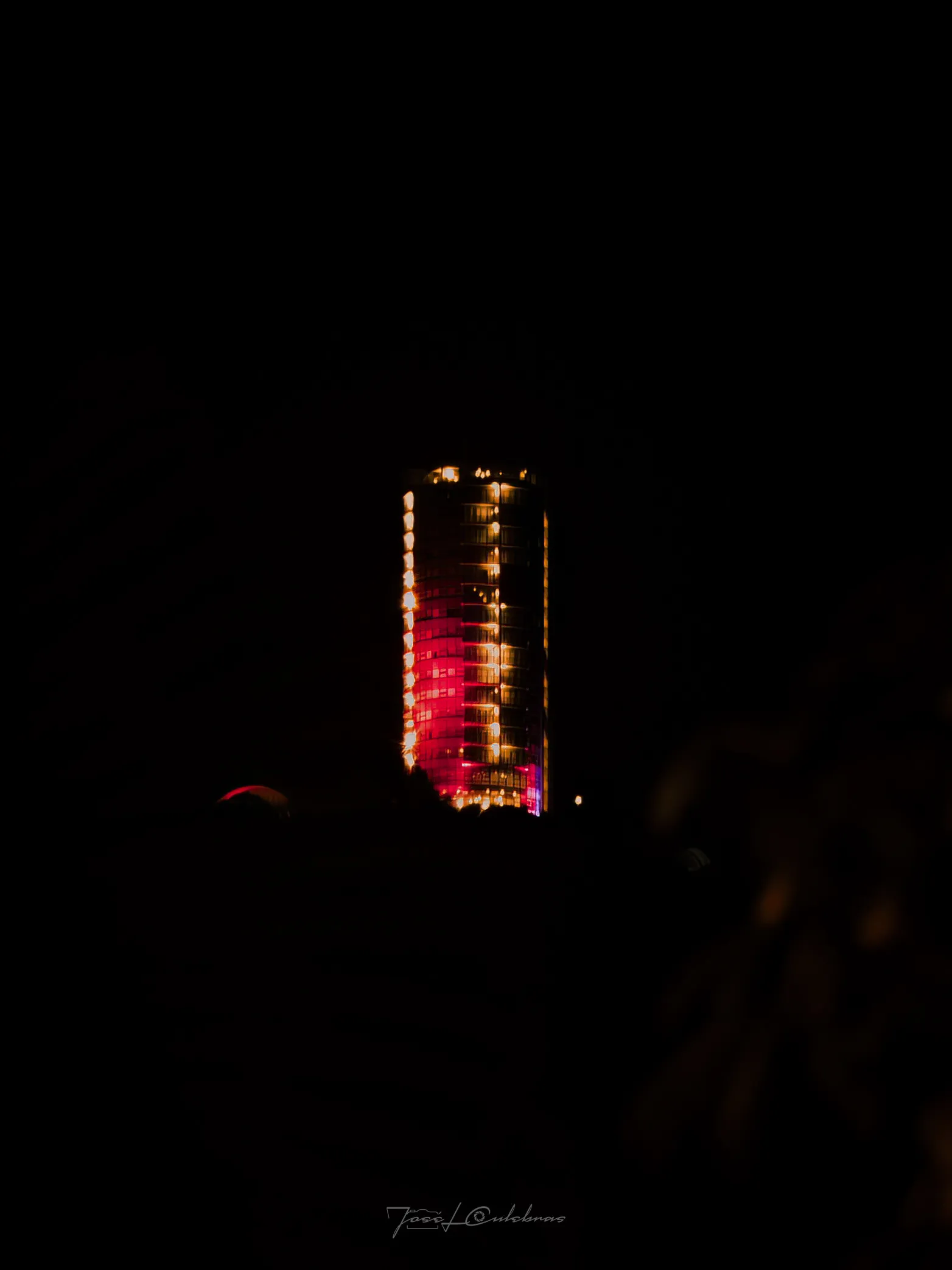 La Torre Encendida — Venezuela Indómita
