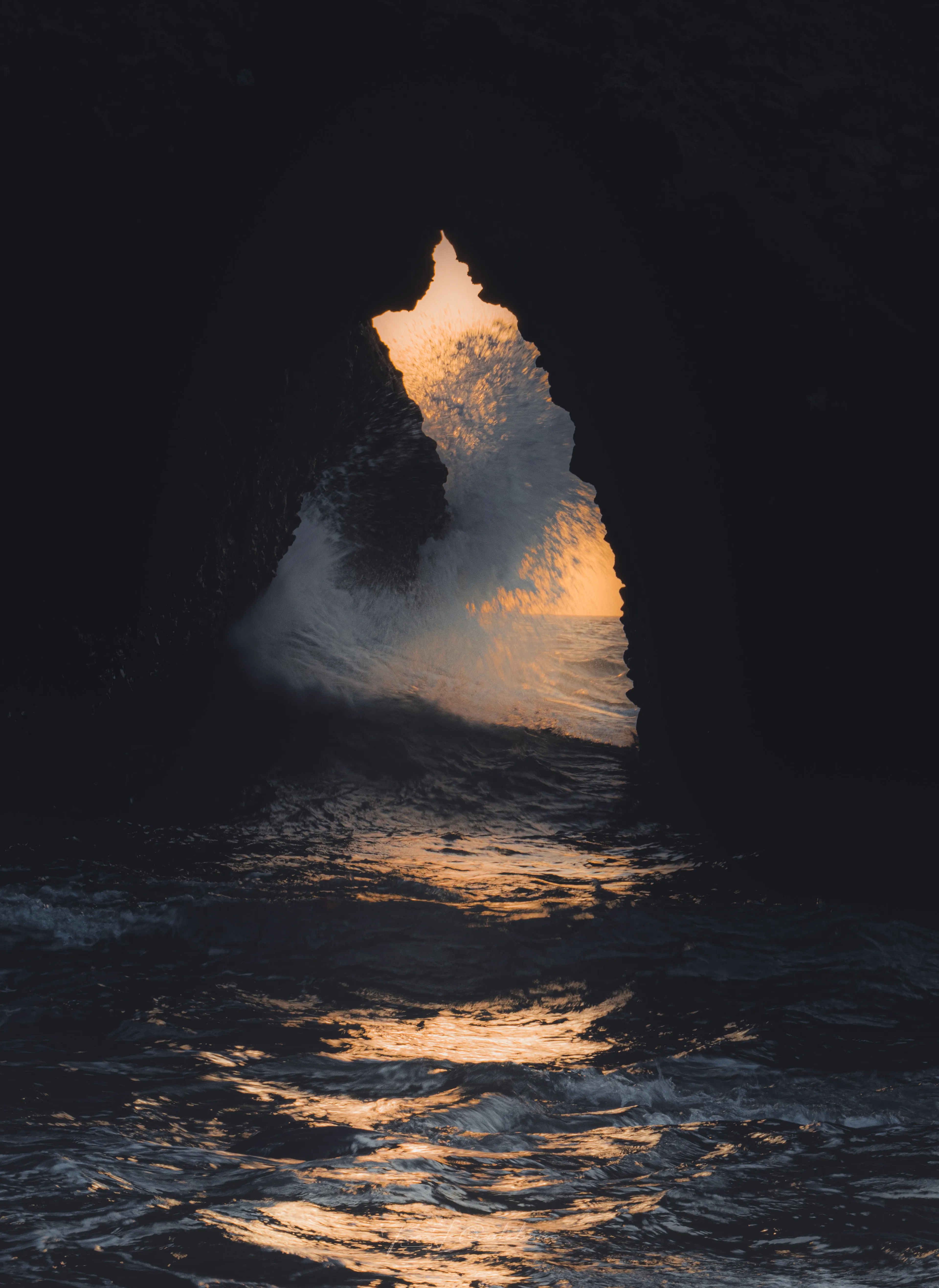 La Cueva y la Ola — Venezuela Indómita